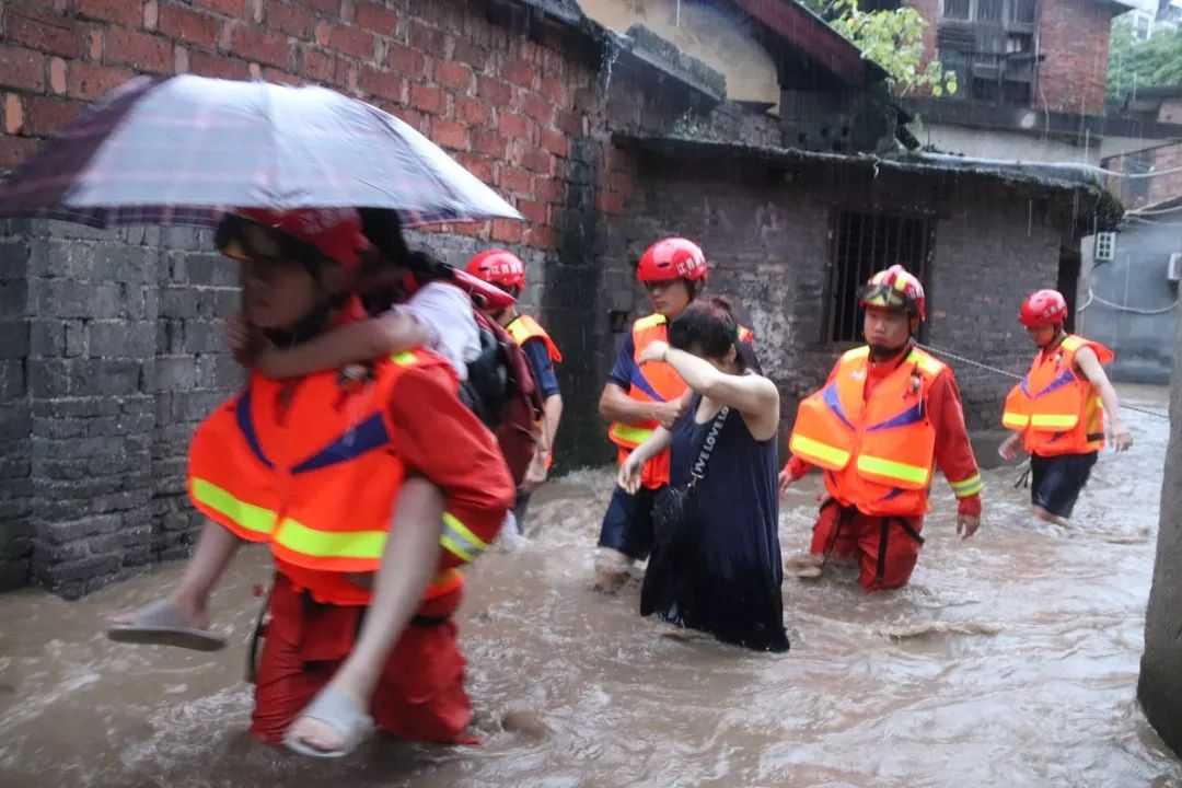 直击萍城抗洪一线：风雨中我们同舟共济 众志成城