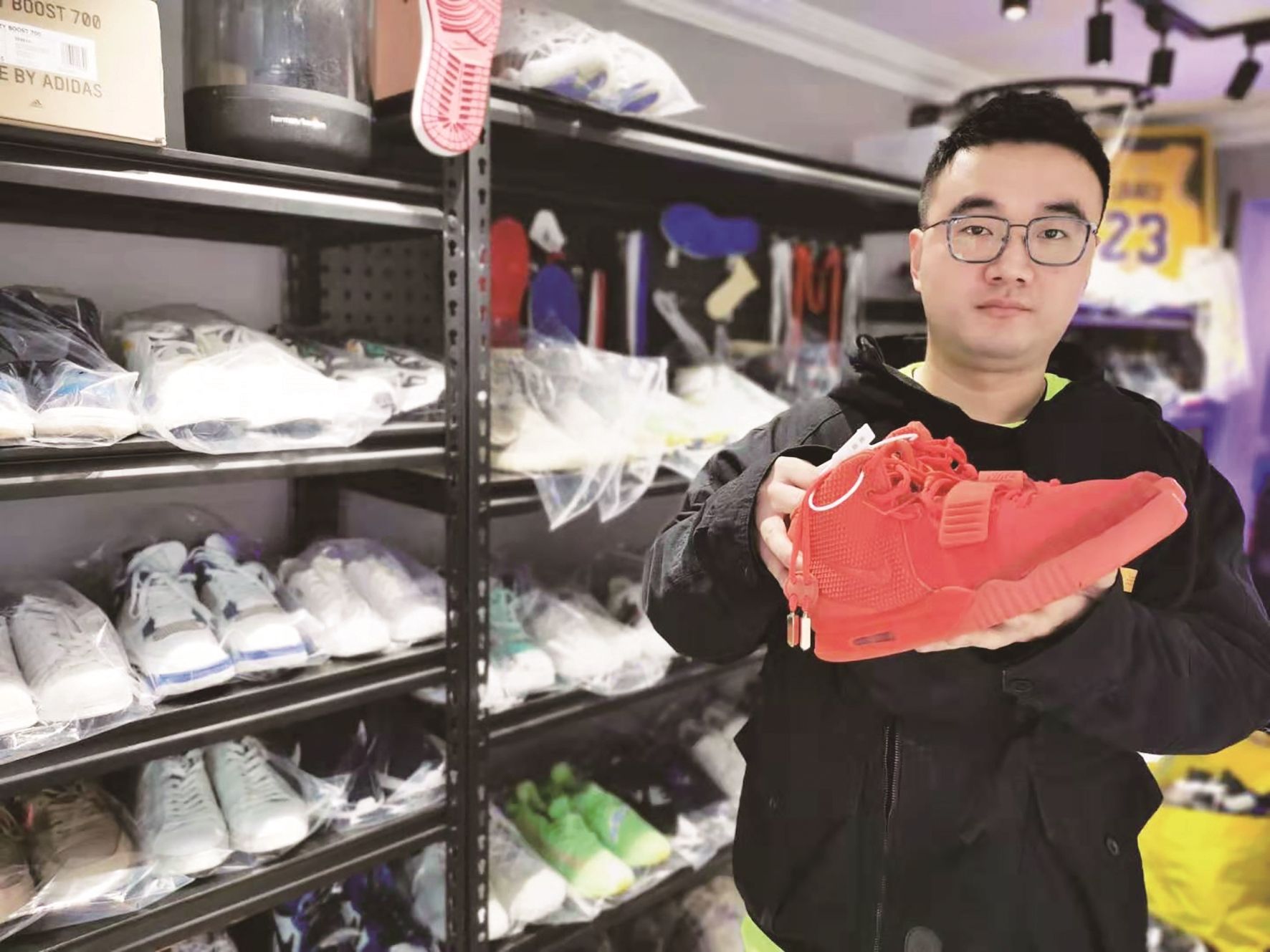 高端球鞋市场火爆带热专业护理店 有爱鞋人每月花数百元“护鞋” 小店一天接单30双